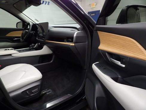 Used 2025 Toyota Grand Highlander AWD image 28