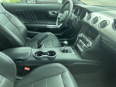 Used 2022 Ford Mustang GT Premium image 7