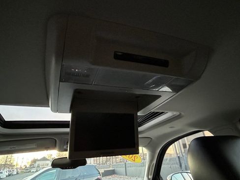 Used 2014 Cadillac Escalade Luxury image 24