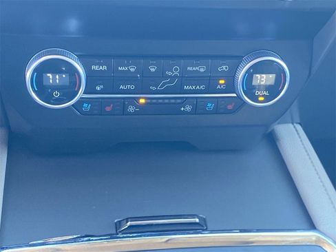 Used 2021 Ford Expedition XLT image 26