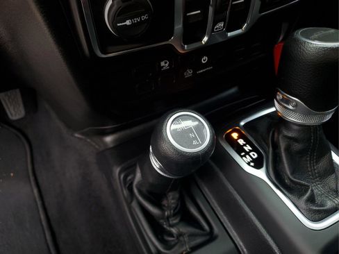 Used 2021 Jeep Gladiator Willys image 19