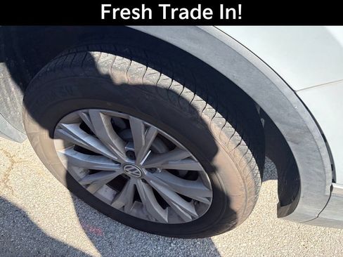 Used 2018 Volkswagen Tiguan SEL FWD image 6