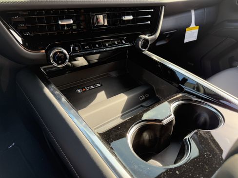 New 2026 Chevrolet Suburban Premier image 16