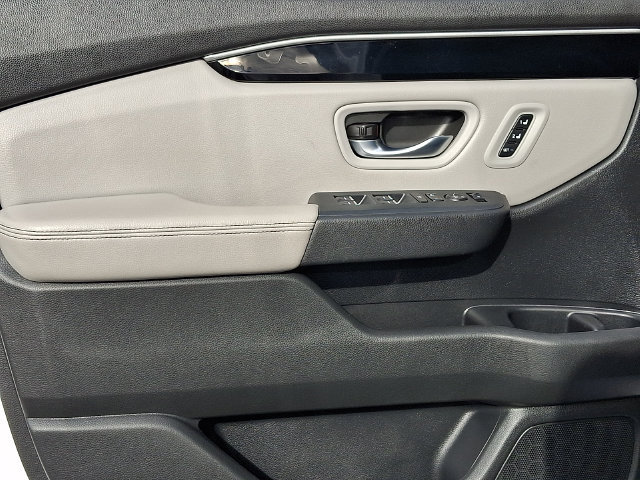 Used 2025 Honda Pilot EX-L image 13