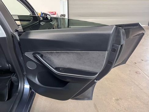 Used 2021 Tesla Model Y Long Range image 15