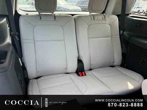 New 2025 Lincoln Aviator AWD image 27