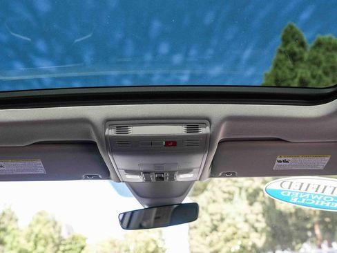 Used 2023 Volkswagen Tiguan SE w/ Panoramic Sunroof Package FWD image 16