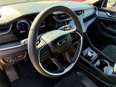 Used 2024 Jeep Grand Cherokee L Laredo image 8