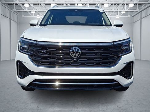 Used 2024 Volkswagen Atlas SEL Premium R-Line image 2