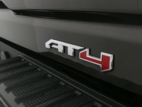 Used 2021 GMC Sierra 2500 AT4 w/ AT4 Preferred Package AWD/4WD image 13