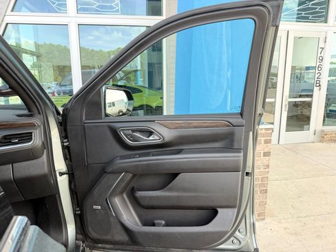 Used 2023 Chevrolet Suburban Premier RWD image 28