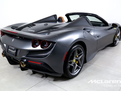 Used 2022 Ferrari F8 Tributo RWD image 9