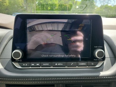 Used 2023 Nissan Rogue S AWD/4WD image 13