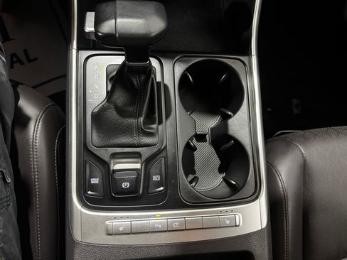 Used 2025 Kia Carnival FWD image 38