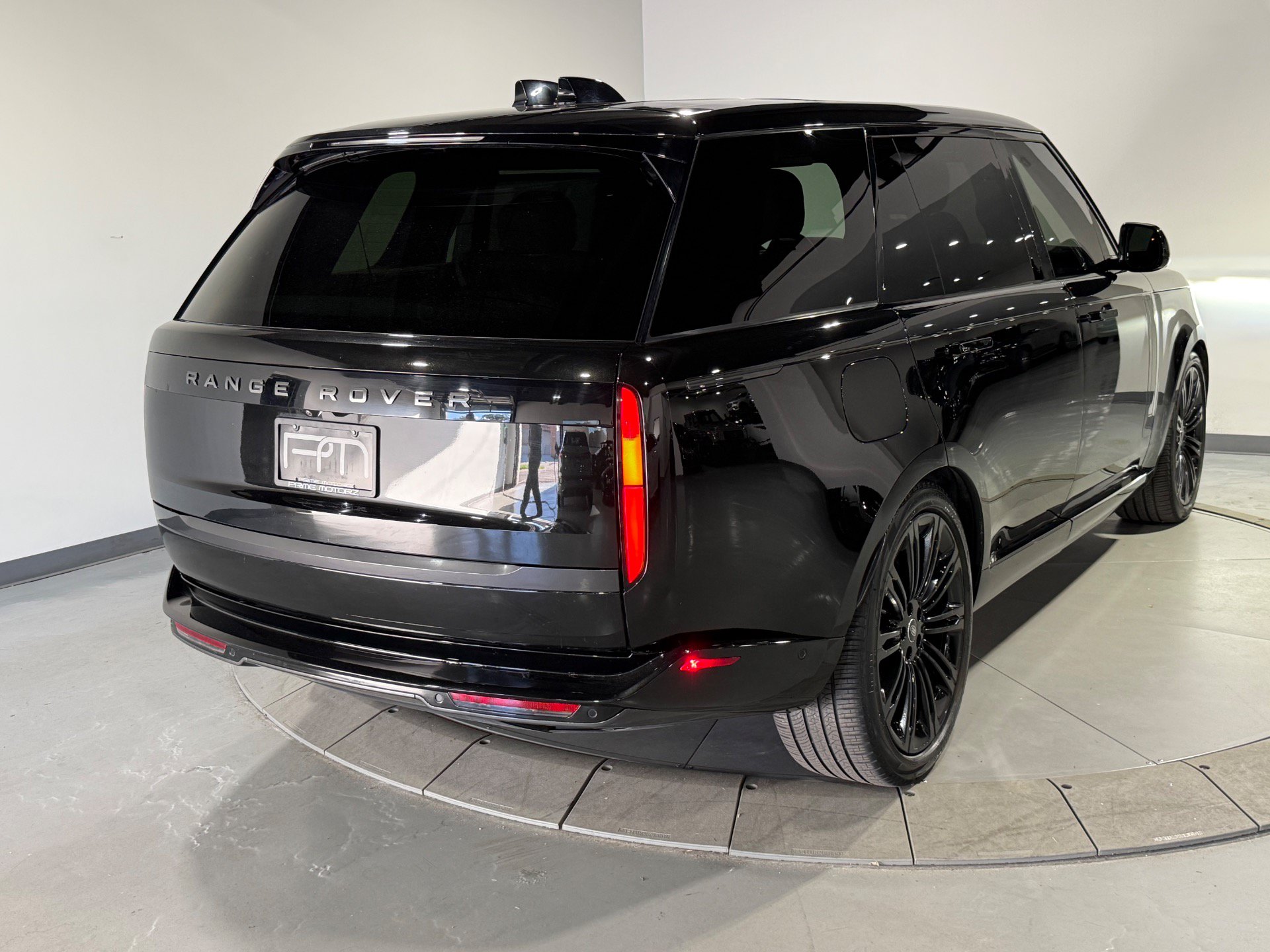 Used 2024 Land Rover Range Rover Long Wheelbase SE AWD/4WD image 11