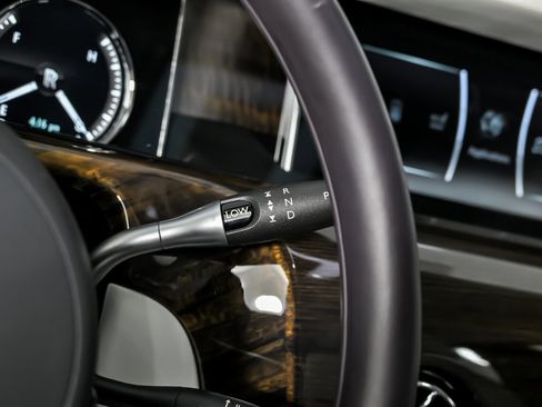 Used 2018 Rolls-Royce Phantom Sedan image 32