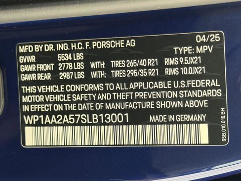 Used 2025 Porsche Macan image 26