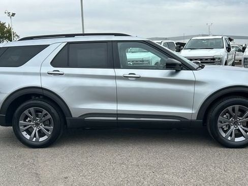 Certified 2022 Ford Explorer XLT w/ Equipment Group 202A image 2