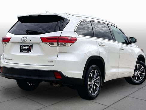Used 2018 Toyota Highlander XLE FWD image 11