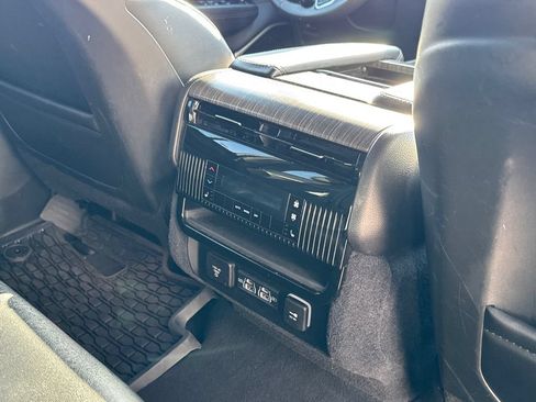 Used 2024 Jeep Wagoneer L Series II w/ Flexible Seating Group AWD/4WD image 20