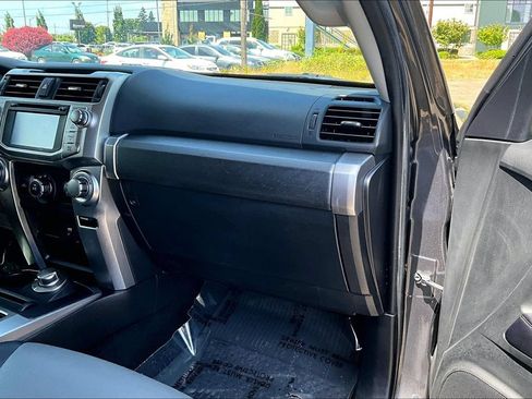 Used 2017 Toyota 4Runner SR5 Premium AWD/4WD image 19