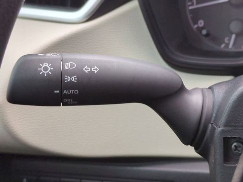 Used 2025 Toyota Corolla LE image 27