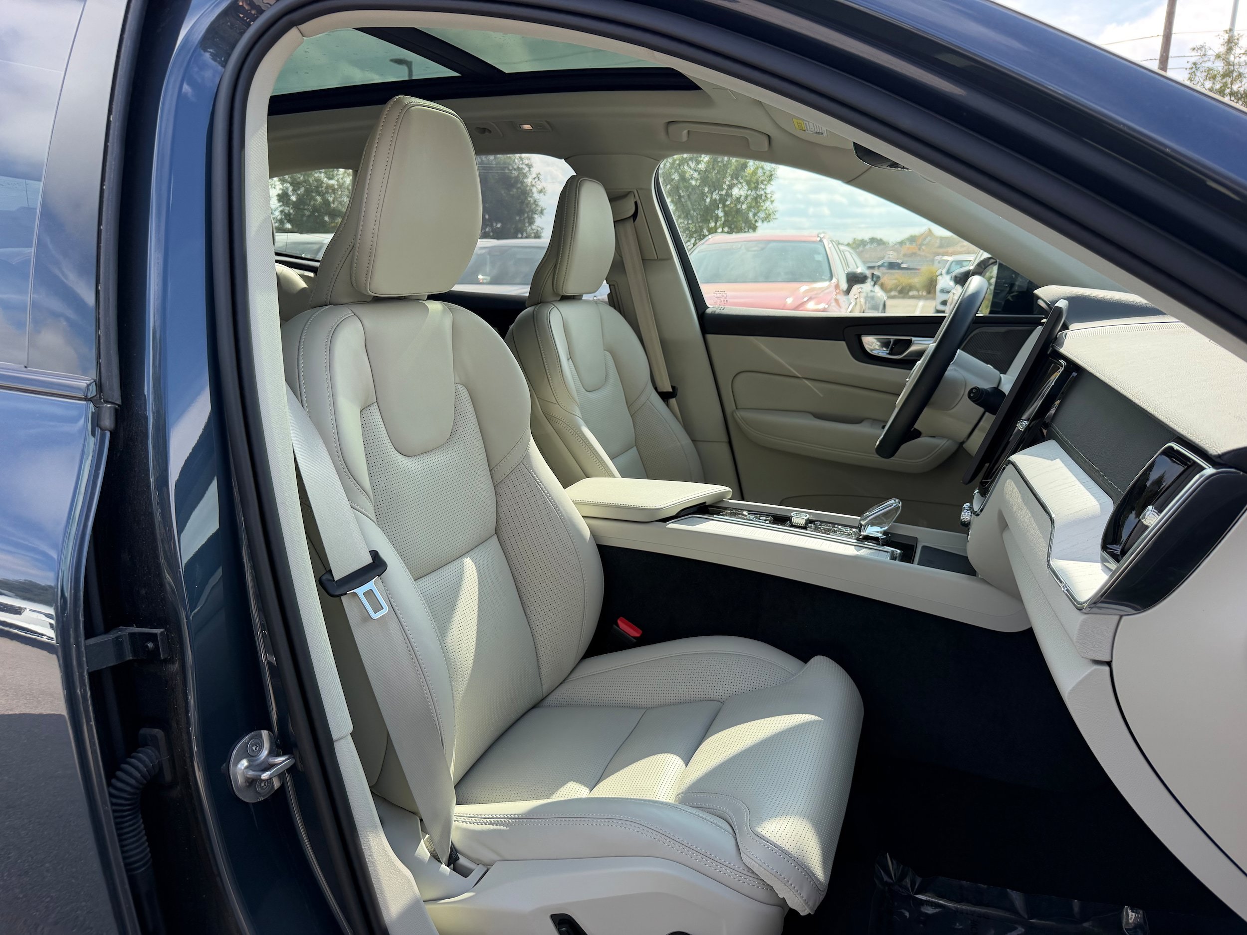 Certified 2026 Volvo XC60 B5 Ultra w/ Protection Package Premier AWD/4WD image 10