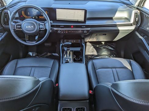 Certified 2025 Kia Sorento EX w/ Panoramic Sunroof Package image 16