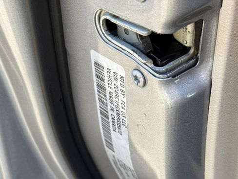 Used 2021 Chrysler Pacifica Touring image 28