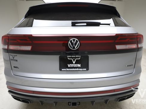Used 2026 Volkswagen Atlas Cross Sport SEL R-Line AWD/4WD image 4