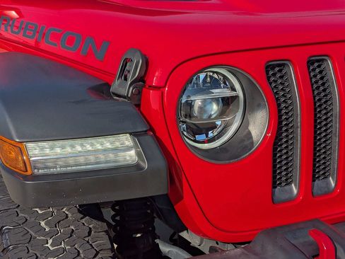 Used 2022 Jeep Wrangler Unlimited Rubicon w/ LED Lighting Group AWD/4WD image 9