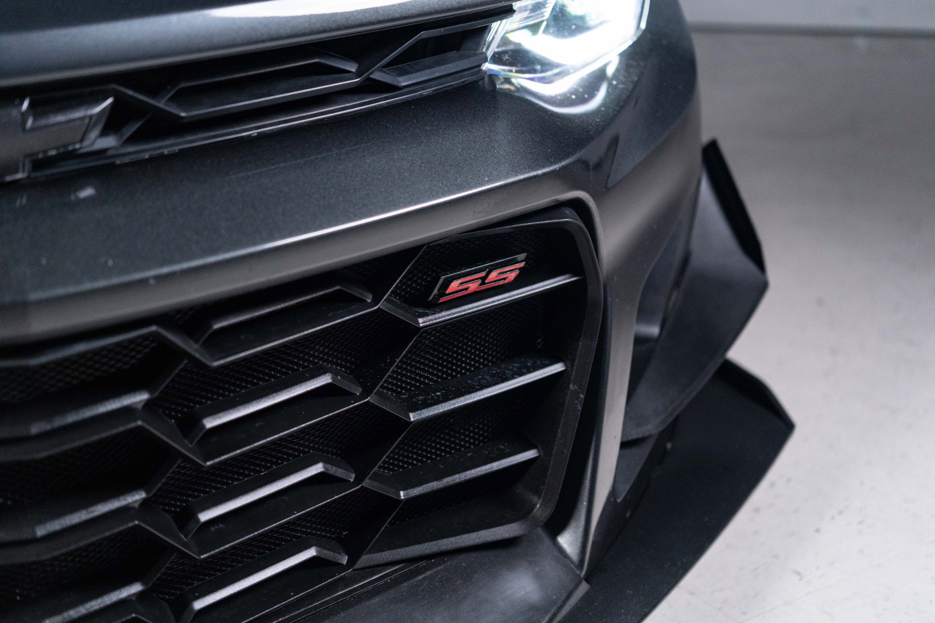 Used 2018 Chevrolet Camaro SS RWD image 37