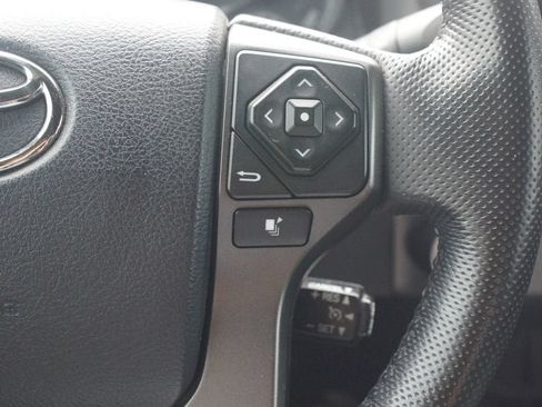 Used 2017 Toyota Tacoma TRD Sport RWD image 11