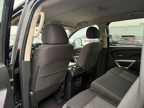 Used 2023 Nissan Titan SV w/ SV Convenience Package image 8