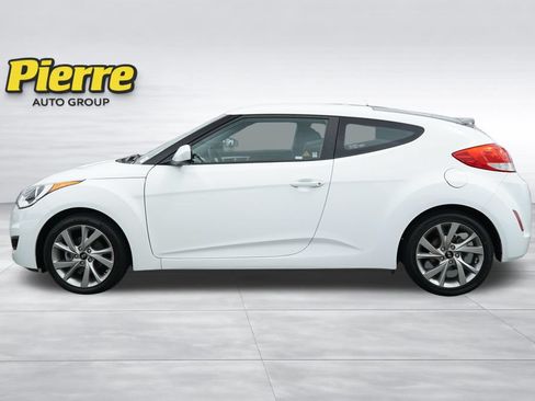 Used 2016 Hyundai Veloster FWD image 4