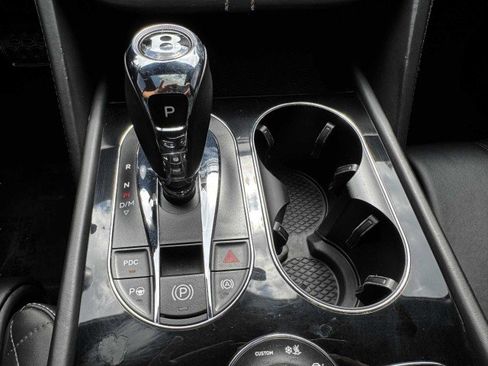 Used 2017 Bentley Bentayga image 30