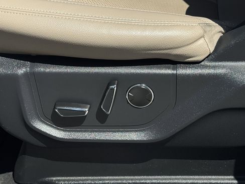 Used 2024 Ford Expedition Limited image 16