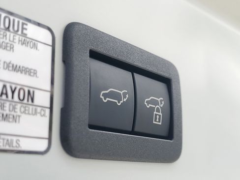 Used 2023 Toyota Corolla Cross XLE w/ Convenience Package image 10