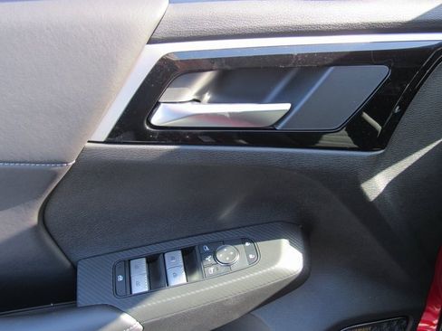 New 2025 Mitsubishi Outlander SE image 12