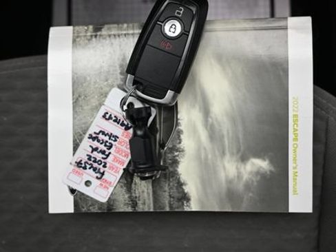 Used 2022 Ford Escape SE AWD/4WD image 9