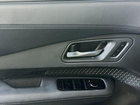 Used 2023 Nissan Ariya AWD image 15