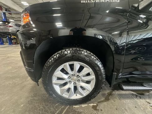 Used 2020 Chevrolet Silverado 1500 Custom w/ Custom Value Package AWD/4WD image 23