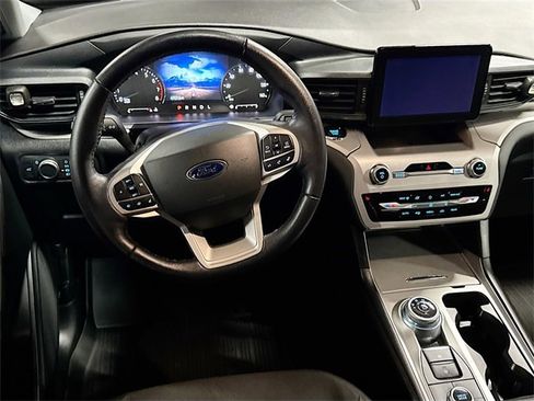 Used 2022 Ford Explorer XLT image 19