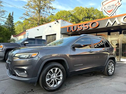 Used 2019 Jeep Cherokee Latitude Plus image 2
