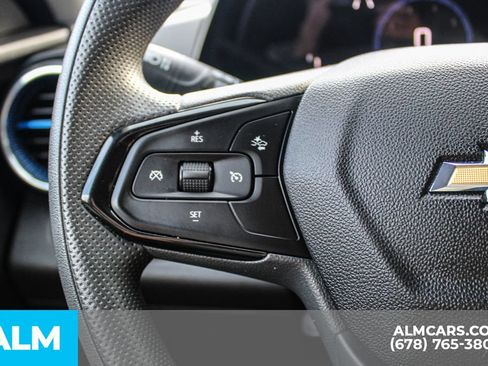 Used 2025 Chevrolet Trax LT FWD image 26
