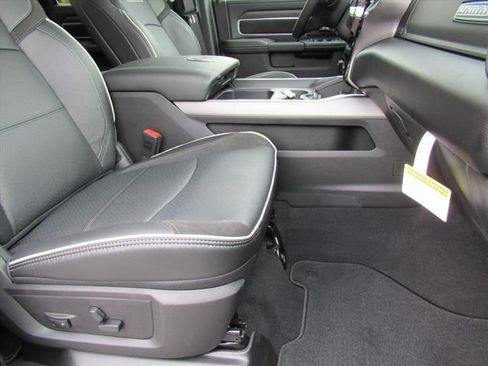 New 2026 RAM 2500 Laramie AWD/4WD image 12