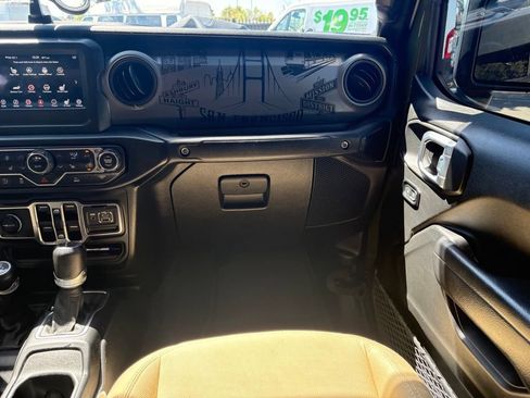Used 2023 Jeep Gladiator Sport AWD/4WD image 6