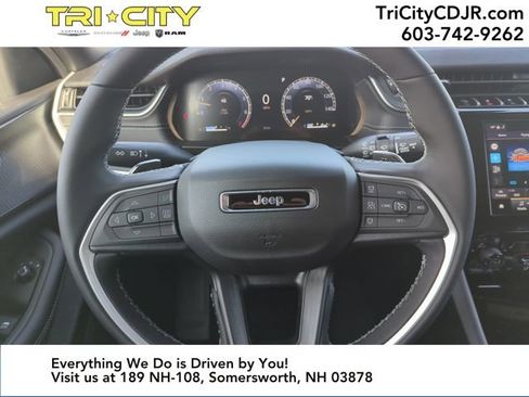 New 2025 Jeep Grand Cherokee Altitude image 24