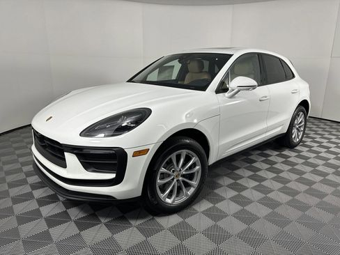 Certified 2025 Porsche Macan image 1