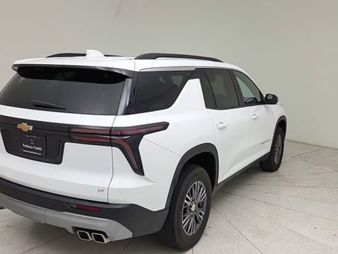 Used 2024 Chevrolet Traverse LT image 5